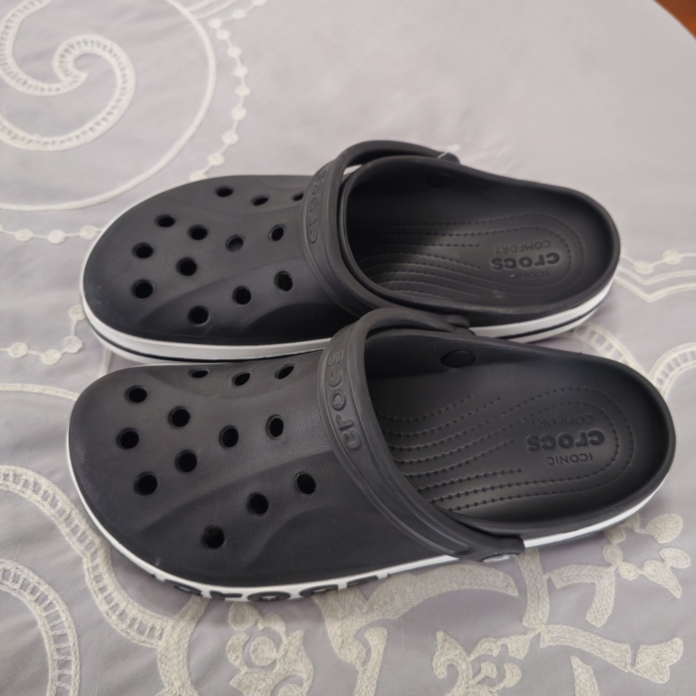 Mens Size 11 Crocs - Picture 2 of 4